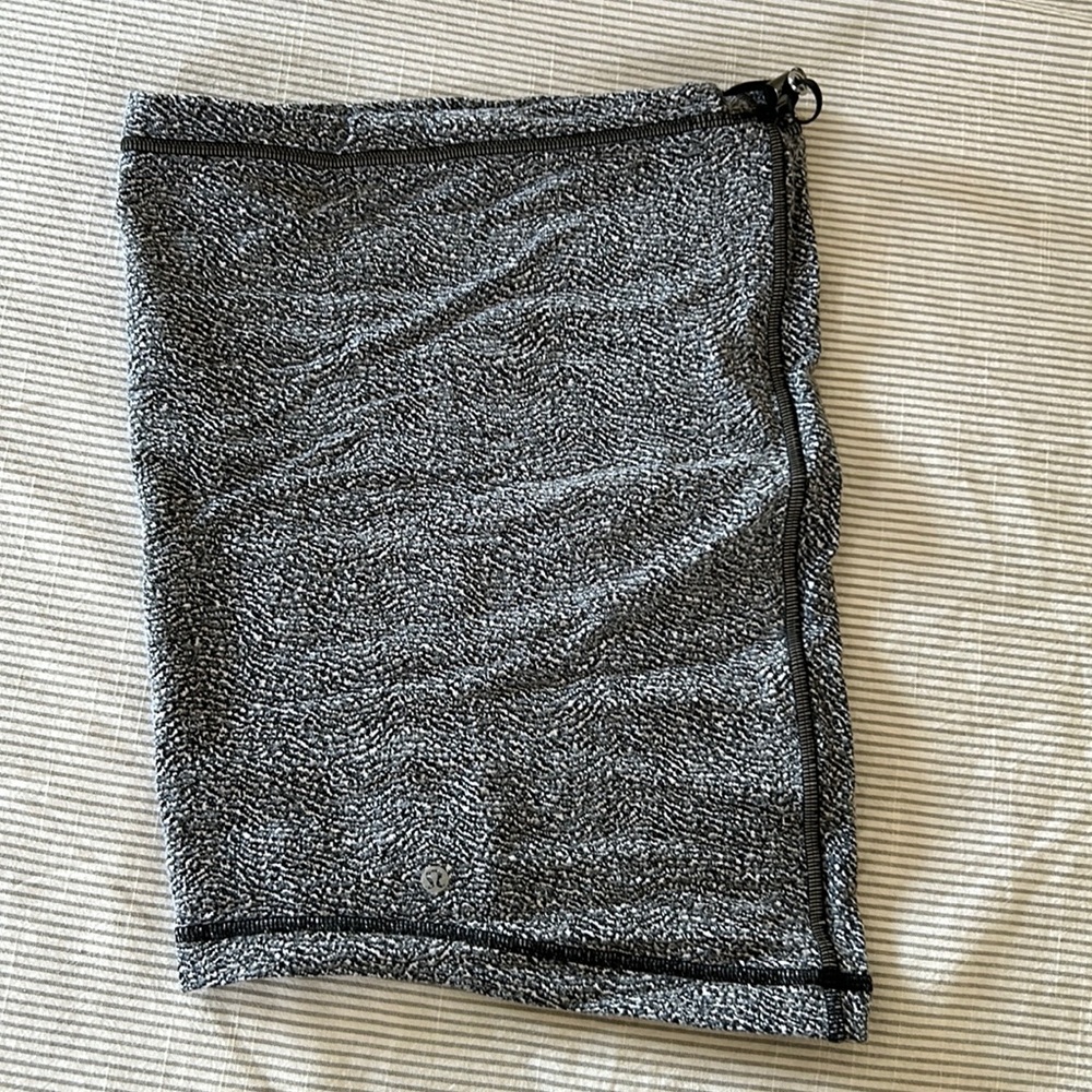 Lululemon neck gaiter
